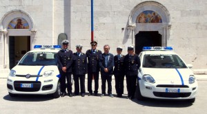 polizia municipale auto nuove foto di gruppo