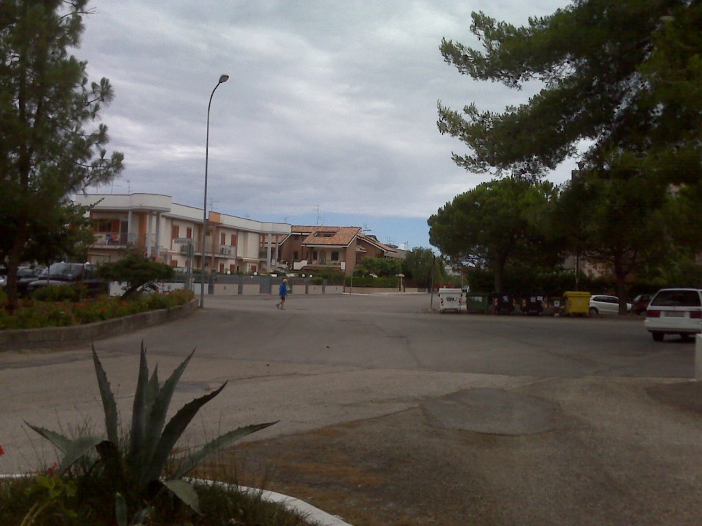 Via Don Luigi Sturzo – segnaletica orizzontale assente