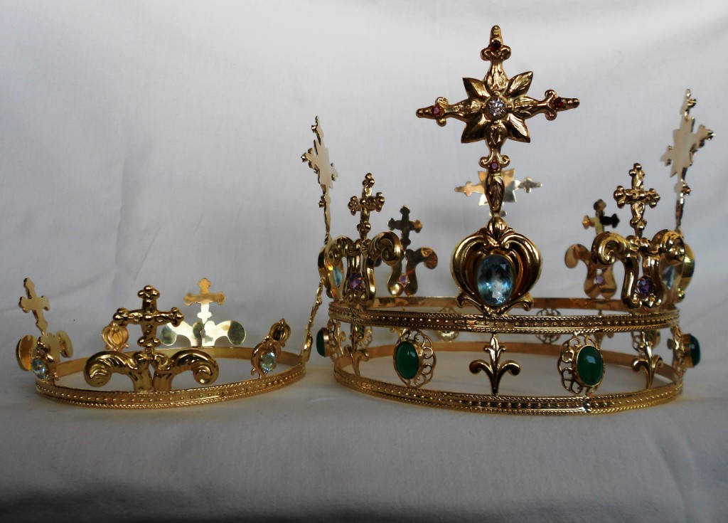 Madonna della Pace, in dono la corona benedetta da Papa Francesco