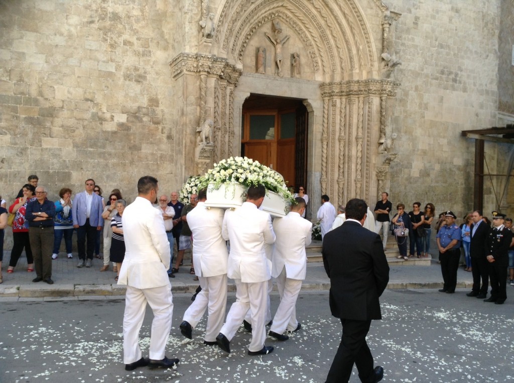 La comunità di Larino saluta il piccolo Darius, celebrati i funerali del bimbo