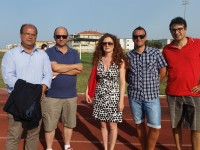 Gente di mare guarda avanti