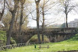 Uomo si masturba davanti ai frequentatori del parco a Termoli