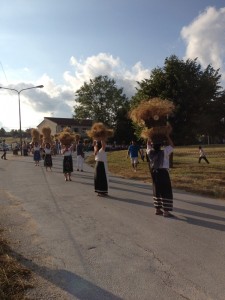 Pescolanciano, la sfilata dei covoni