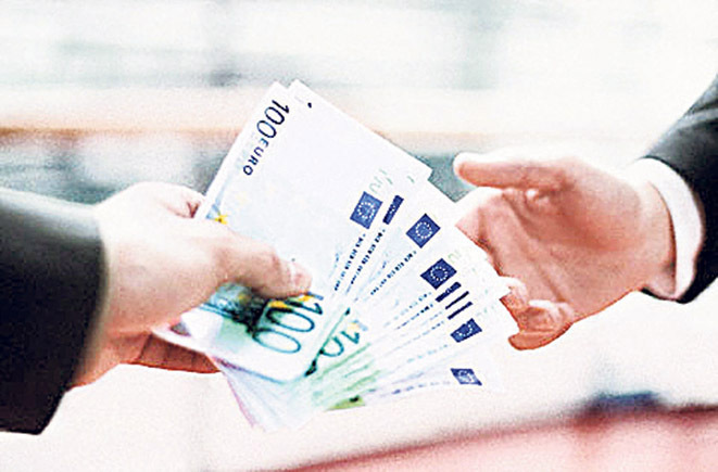 Non restituisce oltre 200mila euro al correntista, banca pignorata