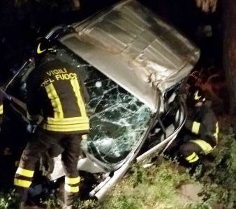 Sottrae il furgone al padre, sfiorata la tragedia