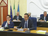 Il Palazzo in trincea: non ci liquideranno