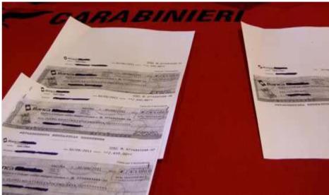 Riciclaggio di assegni rubati, arrestato 50enne