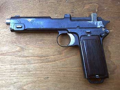 Ha in casa arma dell’esercito imperiale austriaco, 39enne denunciata