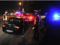 Si cala i pantaloni davanti alla barista, denunciato per atti osceni