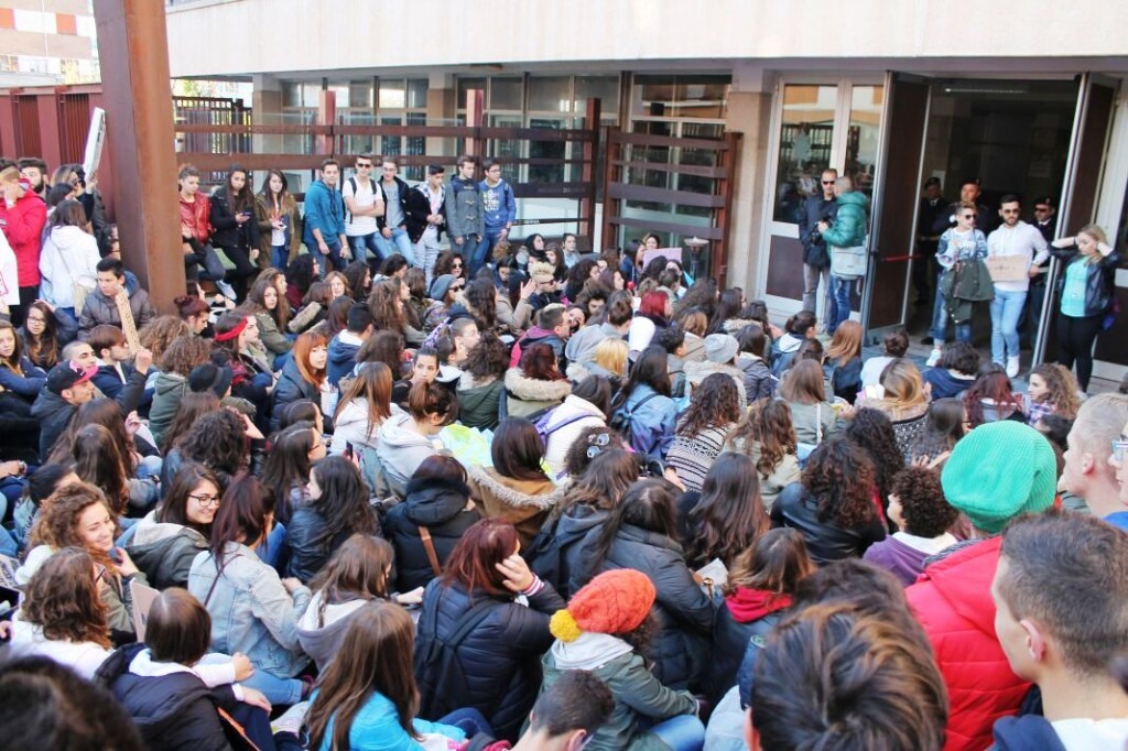 Sicurezza nelle scuole, corteo degli studenti del Cuoco