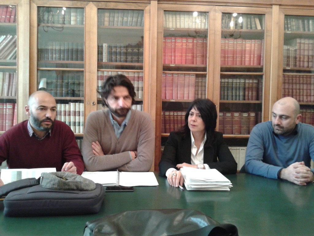 Centro cittadino illuminato e Piazzetta Palombo al buio