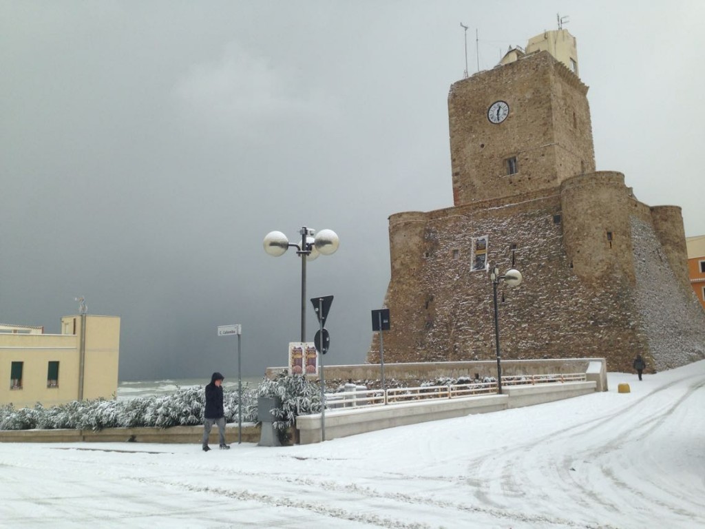 La neve arriva anche sulla costa, Termoli imbiancata