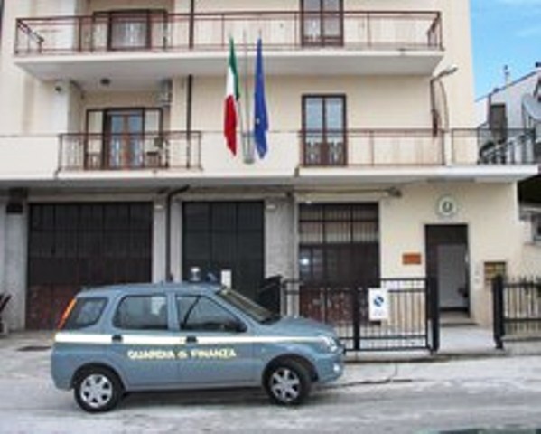 Boscaiolo evasore stanato dalla Finanza