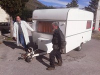 Una roulotte per i baraccati