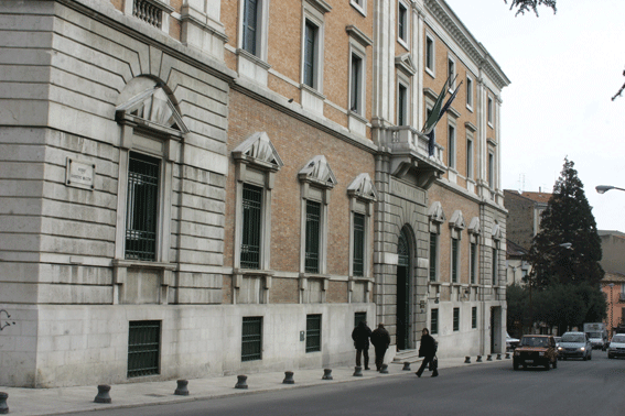 Banca d’Italia si appresta a tagliare, sindacati sul piede di guerra
