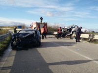 Scontro frontale sulla statale 87, i due conducenti finiscono all’ospedale