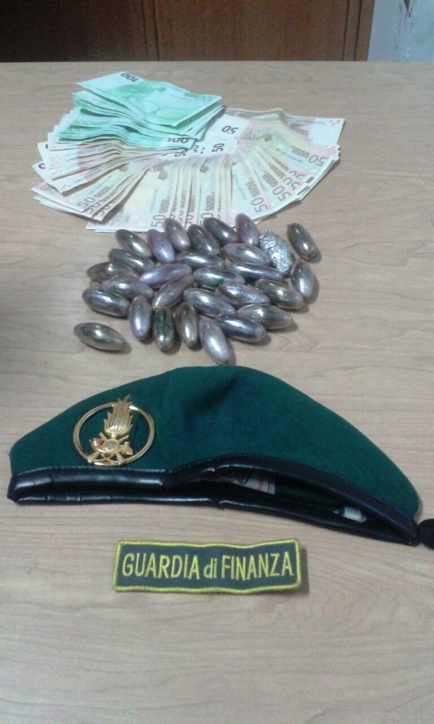 Due marocchini in manette sulla statale 16, trovati con 350 grammi di hashish