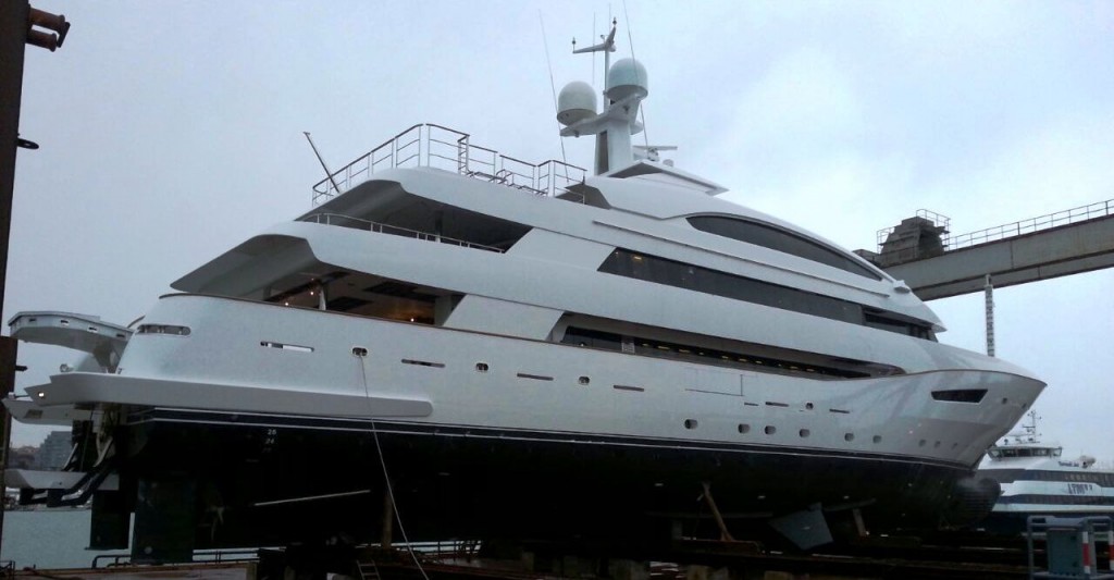 Yacht da 30 milioni di euro pronto al varo sequestrato dalla Finanza