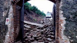 crollo muro castello