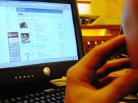 Ingiuria i Carabinieri su Facebook, rischia 15 anni di carcere