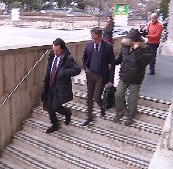 Scena muta davanti al gip per il bidello accusato di pedofilia