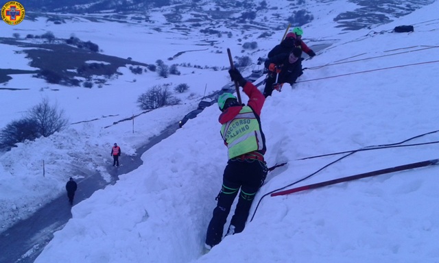 Viabilità, il Cnsas provoca valanga controllata a Staffoli