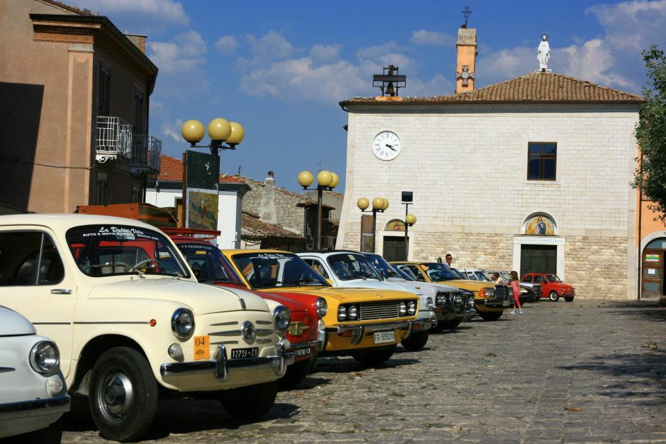 Weekend all’insegna dei motori con il raduno di auto e moto d’epoca
