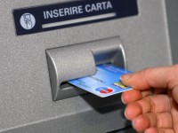 Fa bancomat con carta altrui, 37enne denunciato