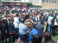 Commozione per l’ultimo saluto a mister Cosco