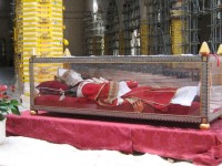 Il corpo e la reliquia del cuore di San Pietro Celestino riabbracciano Isernia