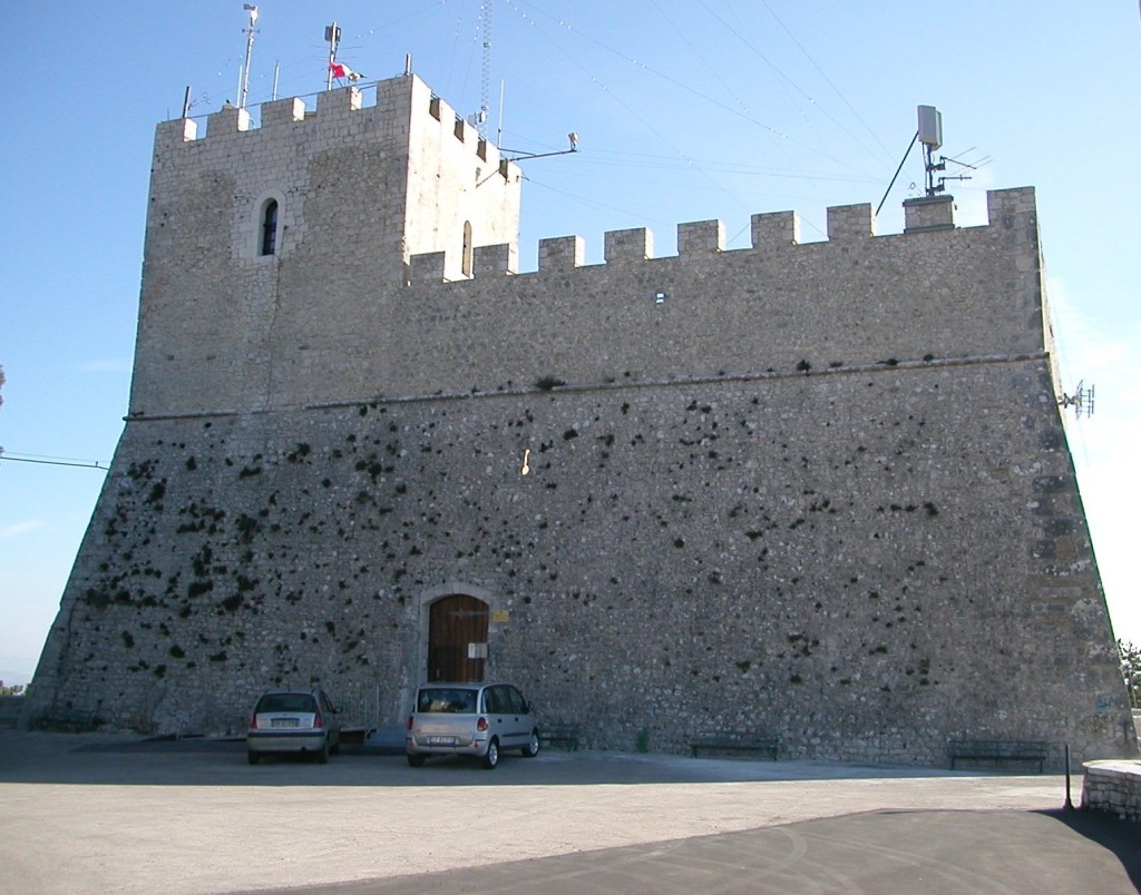 Campobasso, abiti medievali in mostra al Castello Monforte
