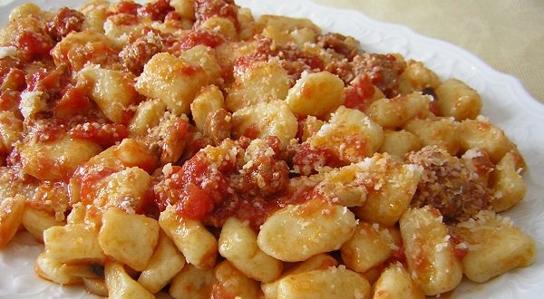 Roccamandolfi, Gnoccata e festival folk in rampa di lancio