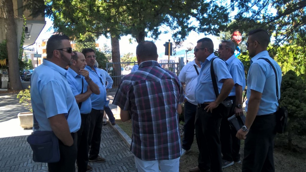 Stipendi in ritardo, a Palazzo Moffa la protesta dei lavoratori Atm