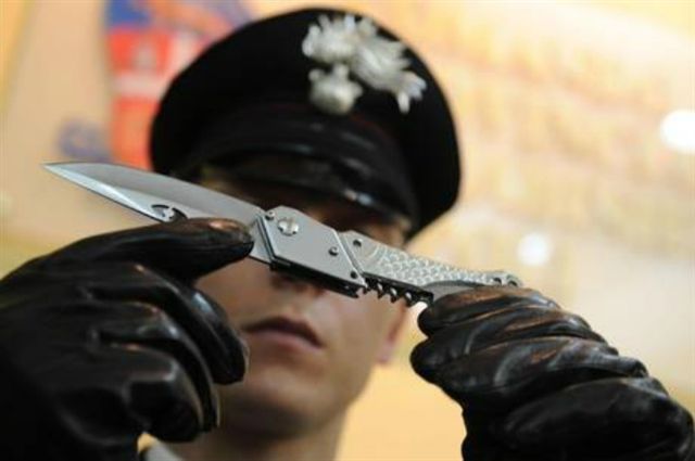 Minaccia i genitori con un coltello, 20enne isernino denunciato
