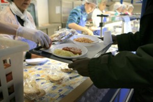 Eppoi c’è il Ferragosto del cuore… quello alla mensa dei poveri