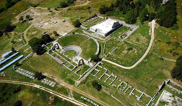 Pietrabbondante, via al restauro del portico delle offerte votive