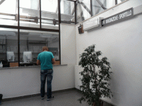 Coi migranti in Questura, dove trovano una mano tesa