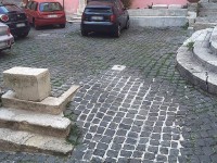 Parcheggio nella piazzetta dell’Annunziata, ripristinato il divieto