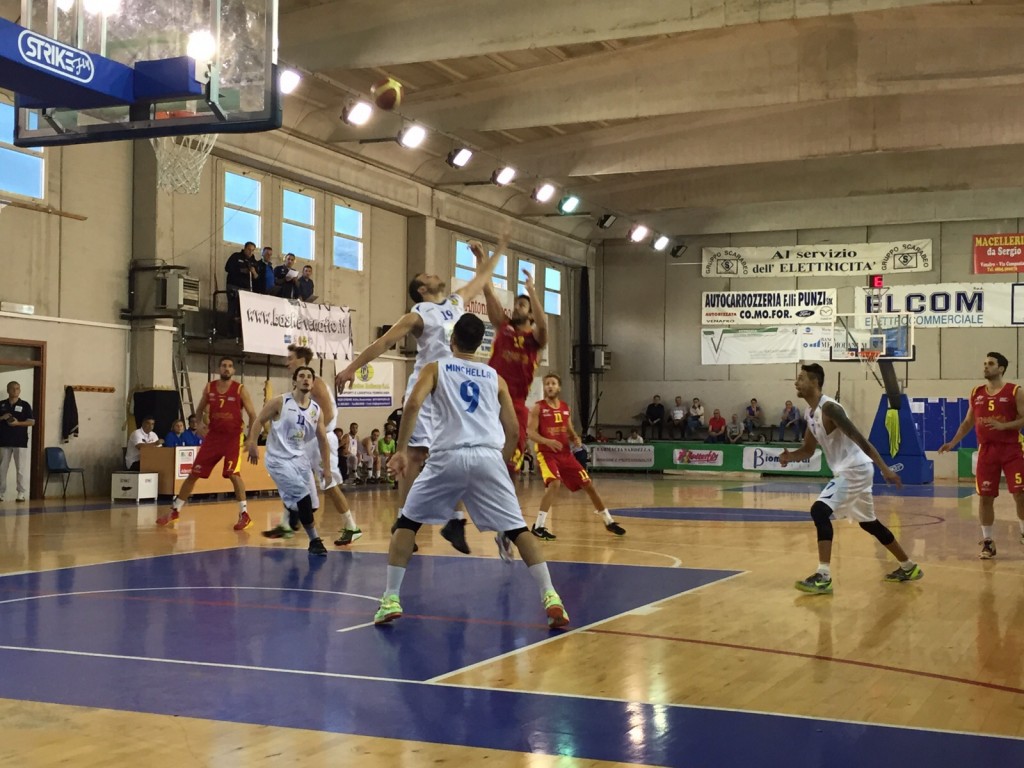 Pallacanestro serie B, domani il derby