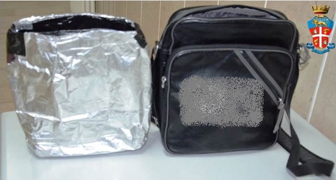 Tentano di rubare profumi, nei guai due stranieri