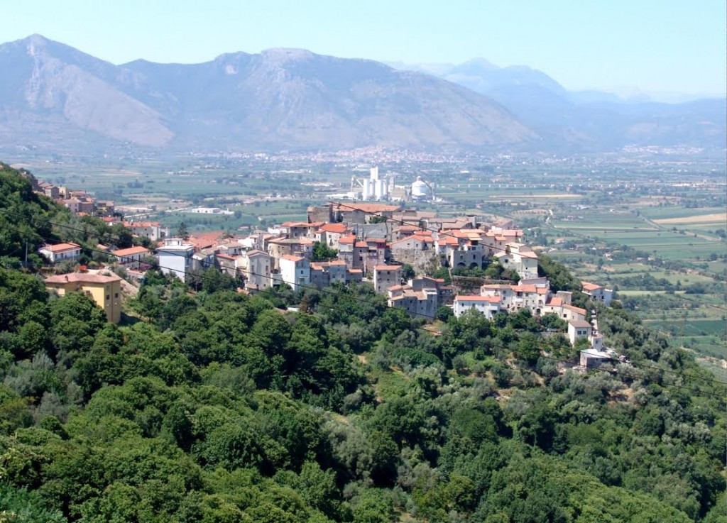 A Sesto Campano i commercianti si uniscono contro il disagio della frana