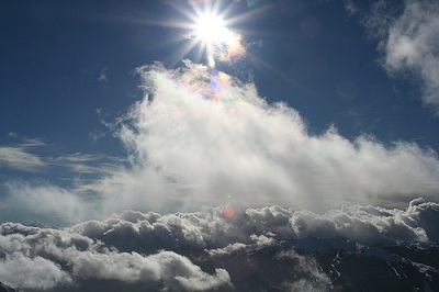 Preparate gli ombrelli, l’estate volge al termine. Nel weekend temperature in picchiata e acquazzoni