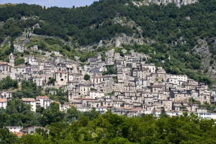 Pesche, parte la 16esima edizione della mostra ‘I presepi nel Presepe’