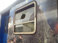 Sassi contro il treno, presi i responsabili