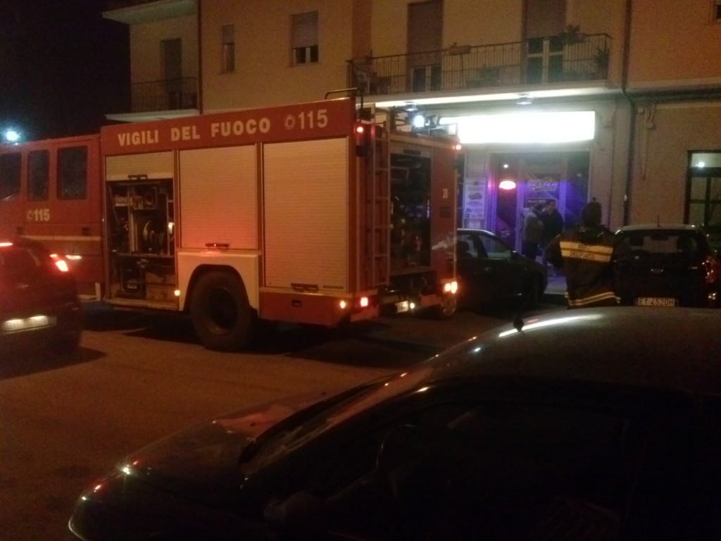Fiamme in un appartamento, paura in via Principe di Piemonte