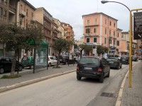 Sosta selvaggia, nuovo spartitraffico in via Mazzini