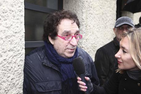 Tony Dallara in visita alla camera ardente per Enzo Jannacci alla Casa di Cura Columbus dove e' deceduto ieri sera in Via Buonarroti 48. Milano, 30 marzo 2013. ANSA/MOURAD BALTI TOUATI