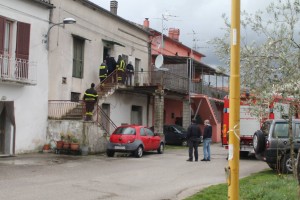 Il momento del rinvenimento del cadavere del povero 70enne