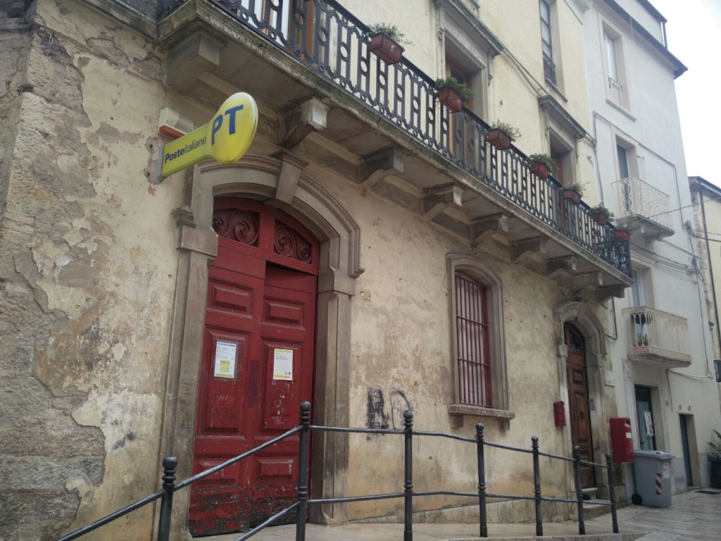 Larino, furto di 4mila euro alle Poste