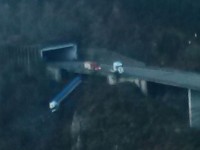 Rionero Sannitico, autoarticolato fuori strada, conducente illeso